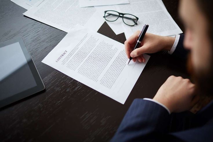 Professional legal drafting of administrative contracts